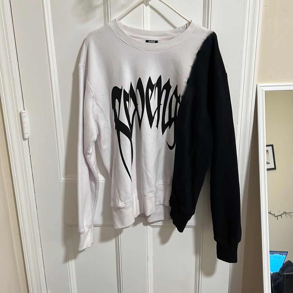 Revenge 2 tone crew neck